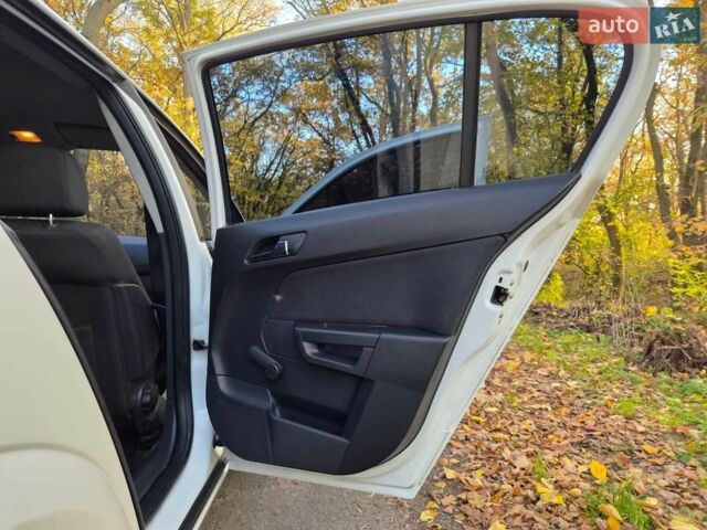 Белый Опель Астра, объемом двигателя 1.6 л и пробегом 168 тыс. км за 5999 $, фото 20 на Automoto.ua
