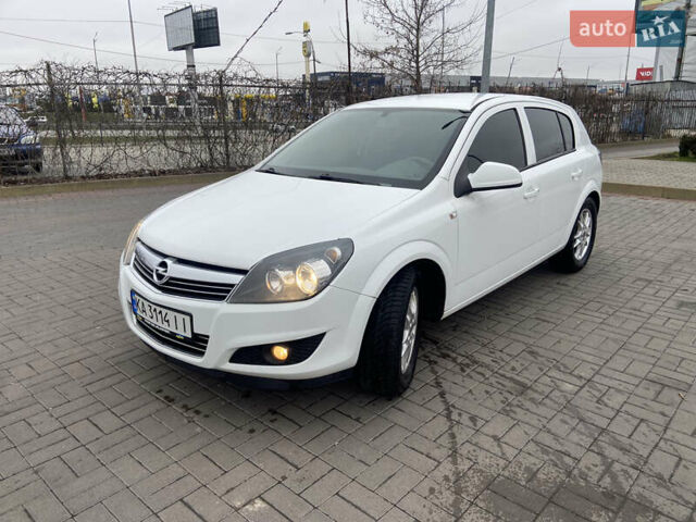 Белый Опель Астра, объемом двигателя 1.6 л и пробегом 240 тыс. км за 6900 $, фото 12 на Automoto.ua