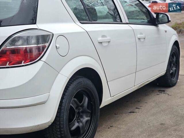 Белый Опель Астра, объемом двигателя 1.6 л и пробегом 242 тыс. км за 3750 $, фото 3 на Automoto.ua