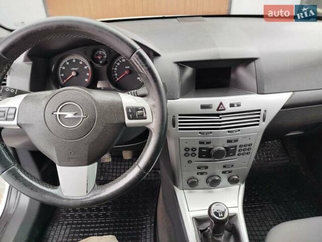 Білий Опель Астра, об'ємом двигуна 1.6 л та пробігом 259 тис. км за 5200 $, фото 10 на Automoto.ua