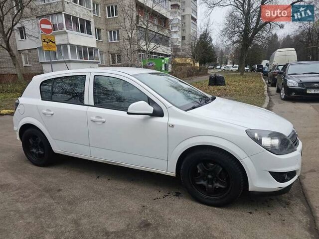 Белый Опель Астра, объемом двигателя 1.6 л и пробегом 242 тыс. км за 3750 $, фото 11 на Automoto.ua