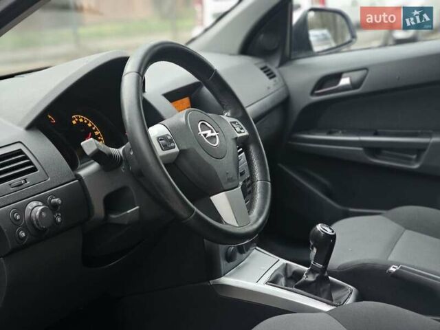 Белый Опель Астра, объемом двигателя 1.6 л и пробегом 242 тыс. км за 3750 $, фото 16 на Automoto.ua