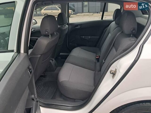 Білий Опель Астра, об'ємом двигуна 1.6 л та пробігом 184 тис. км за 6999 $, фото 13 на Automoto.ua