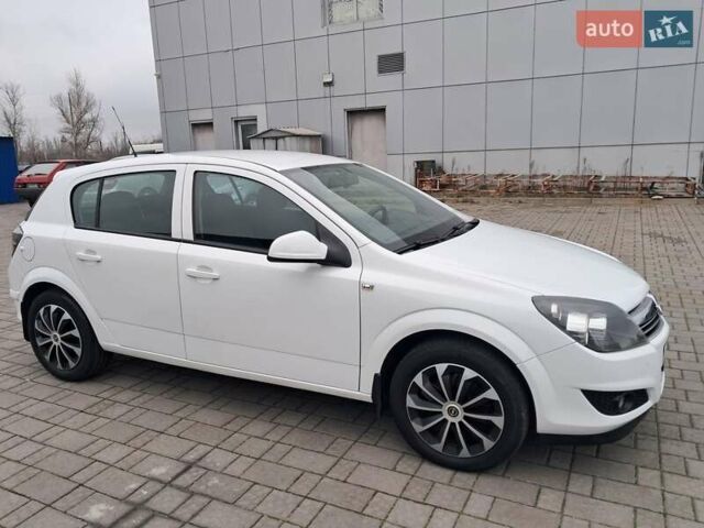 Білий Опель Астра, об'ємом двигуна 1.6 л та пробігом 184 тис. км за 6999 $, фото 2 на Automoto.ua