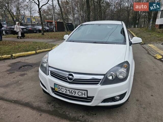 Белый Опель Астра, объемом двигателя 1.6 л и пробегом 242 тыс. км за 3750 $, фото 12 на Automoto.ua