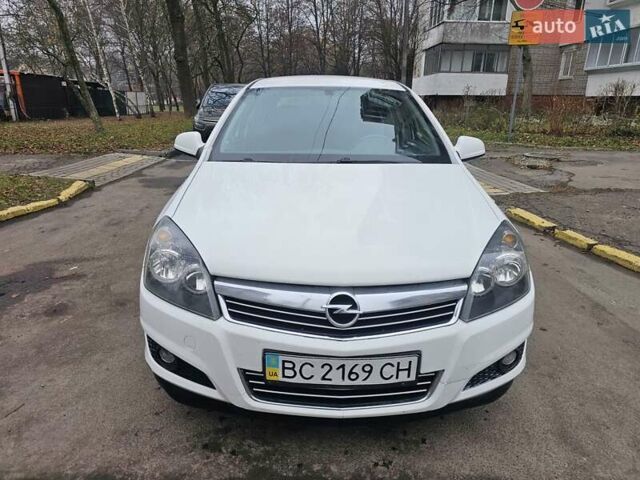 Белый Опель Астра, объемом двигателя 1.6 л и пробегом 242 тыс. км за 3750 $, фото 13 на Automoto.ua