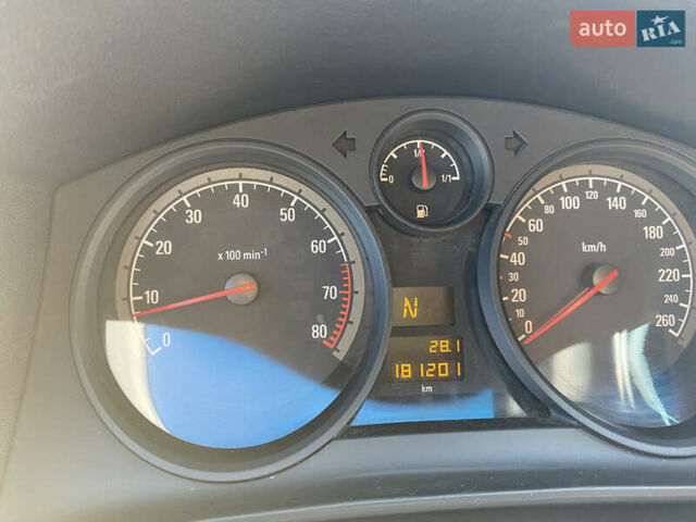 Білий Опель Астра, об'ємом двигуна 1.6 л та пробігом 180 тис. км за 10000 $, фото 3 на Automoto.ua