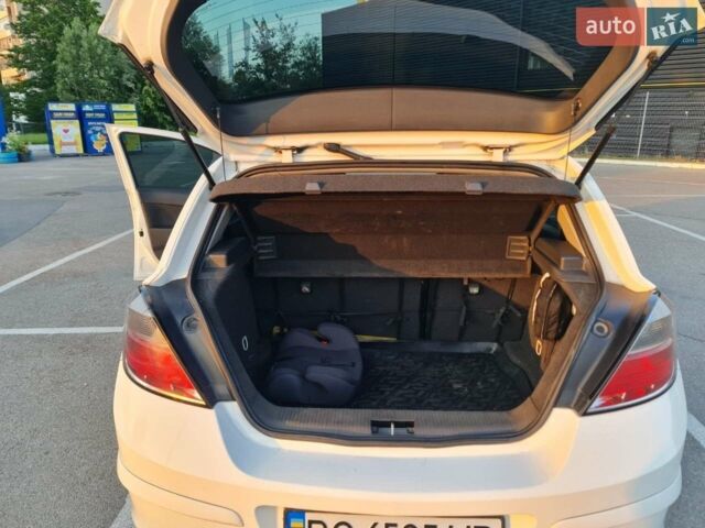 Белый Опель Астра, объемом двигателя 1.69 л и пробегом 288 тыс. км за 5300 $, фото 10 на Automoto.ua