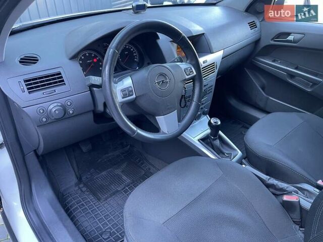 Белый Опель Астра, объемом двигателя 1.6 л и пробегом 182 тыс. км за 6400 $, фото 17 на Automoto.ua