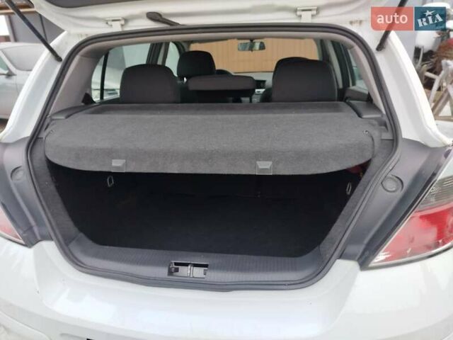 Білий Опель Астра, об'ємом двигуна 1.6 л та пробігом 259 тис. км за 5200 $, фото 14 на Automoto.ua