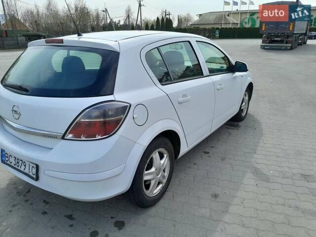 Белый Опель Астра, объемом двигателя 1.69 л и пробегом 350 тыс. км за 5100 $, фото 6 на Automoto.ua