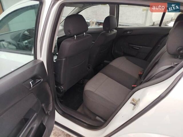 Білий Опель Астра, об'ємом двигуна 1.6 л та пробігом 259 тис. км за 5200 $, фото 13 на Automoto.ua