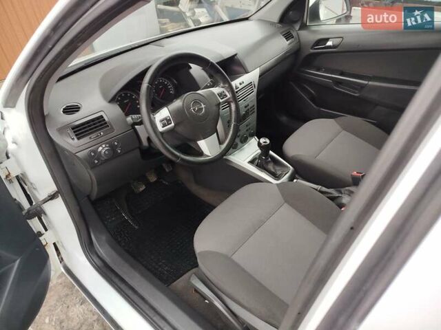 Білий Опель Астра, об'ємом двигуна 1.6 л та пробігом 259 тис. км за 5200 $, фото 9 на Automoto.ua