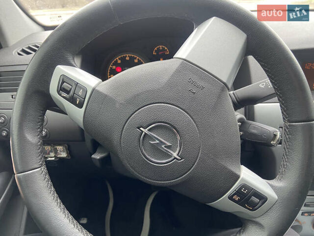 Белый Опель Астра, объемом двигателя 1.6 л и пробегом 240 тыс. км за 6900 $, фото 16 на Automoto.ua