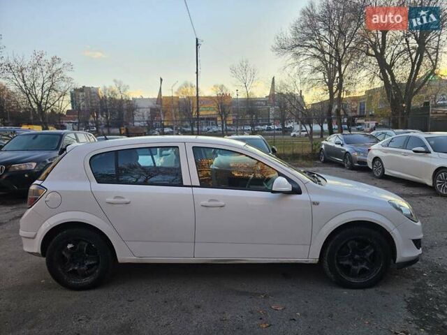 Белый Опель Астра, объемом двигателя 1.6 л и пробегом 240 тыс. км за 3900 $, фото 6 на Automoto.ua