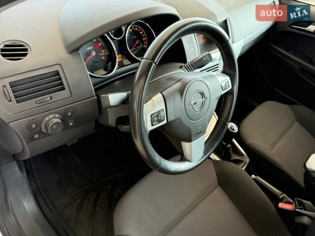 Белый Опель Астра, объемом двигателя 1.6 л и пробегом 80 тыс. км за 7200 $, фото 15 на Automoto.ua