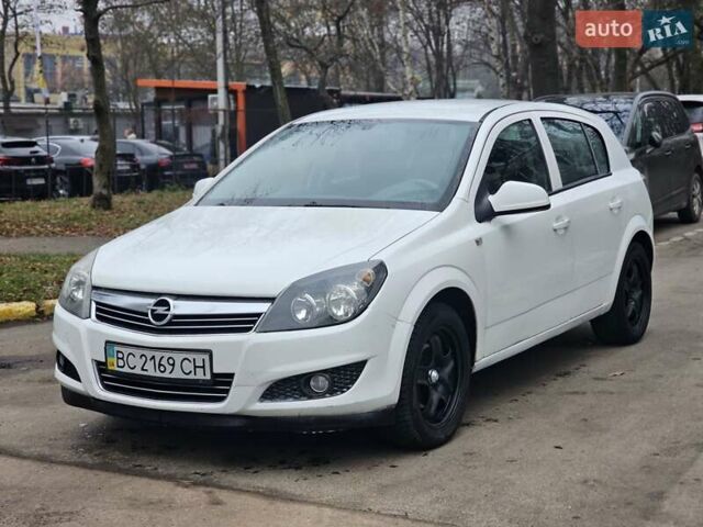 Белый Опель Астра, объемом двигателя 1.6 л и пробегом 242 тыс. км за 3750 $, фото 2 на Automoto.ua
