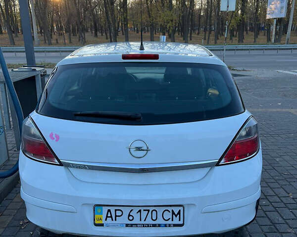 Белый Опель Астра, объемом двигателя 1.6 л и пробегом 172 тыс. км за 5700 $, фото 1 на Automoto.ua