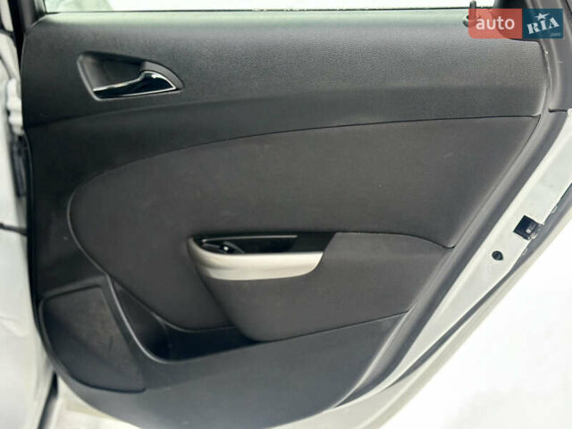 Білий Опель Астра, об'ємом двигуна 1.6 л та пробігом 143 тис. км за 8600 $, фото 25 на Automoto.ua