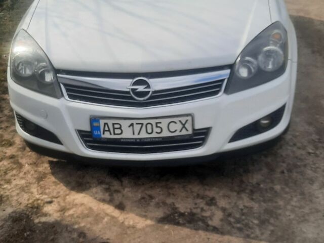 Белый Опель Астра, объемом двигателя 1.6 л и пробегом 170 тыс. км за 5400 $, фото 4 на Automoto.ua
