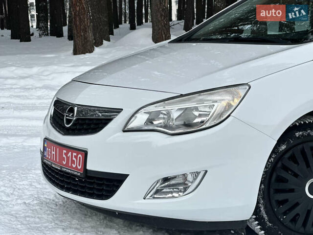 Білий Опель Астра, об'ємом двигуна 1.6 л та пробігом 143 тис. км за 8600 $, фото 4 на Automoto.ua