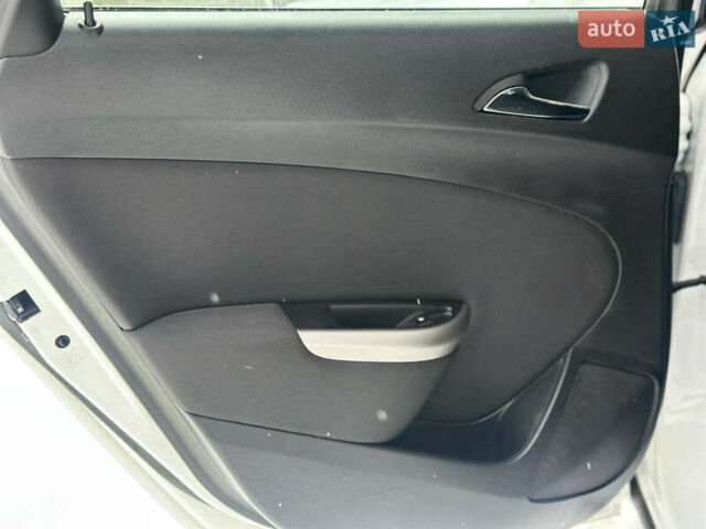 Білий Опель Астра, об'ємом двигуна 1.6 л та пробігом 143 тис. км за 8600 $, фото 19 на Automoto.ua