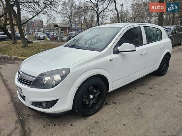 Белый Опель Астра, объемом двигателя 1.6 л и пробегом 242 тыс. км за 3750 $, фото 8 на Automoto.ua