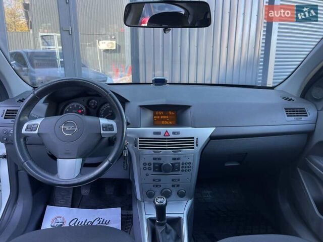 Белый Опель Астра, объемом двигателя 1.6 л и пробегом 182 тыс. км за 6400 $, фото 20 на Automoto.ua