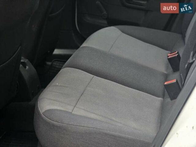 Белый Опель Астра, объемом двигателя 1.6 л и пробегом 242 тыс. км за 3750 $, фото 19 на Automoto.ua