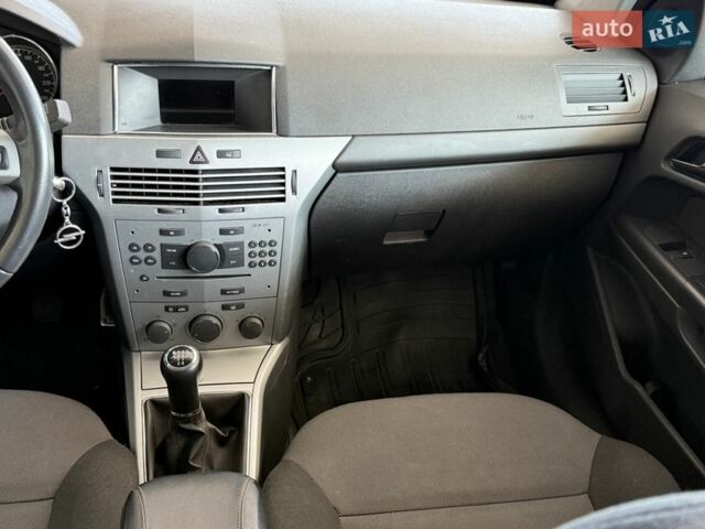 Белый Опель Астра, объемом двигателя 1.6 л и пробегом 80 тыс. км за 7200 $, фото 13 на Automoto.ua