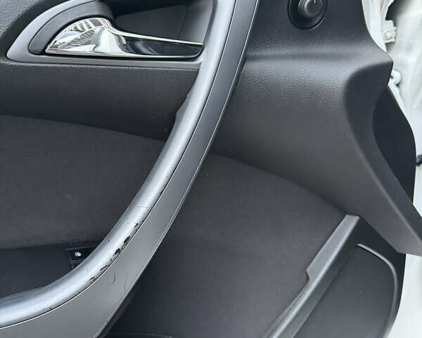 Білий Опель Астра, об'ємом двигуна 2 л та пробігом 286 тис. км за 7400 $, фото 17 на Automoto.ua