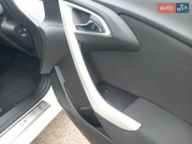 Опель Астра 2013 в Черкассах на Automoto.ua Белый Опель Астра, объемом двигателя 1.4 л и пробегом 171 тыс. км за 7300 $, фото 25 на Automoto.ua