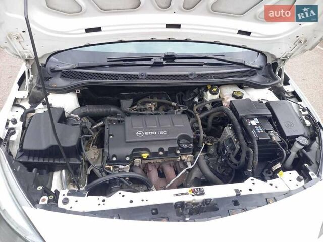 Опель Астра 2013 в Черкассах на Automoto.ua Белый Опель Астра, объемом двигателя 1.4 л и пробегом 171 тыс. км за 7300 $, фото 32 на Automoto.ua