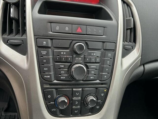 Белый Опель Астра, объемом двигателя 1.4 л и пробегом 170 тыс. км за 6999 $, фото 12 на Automoto.ua