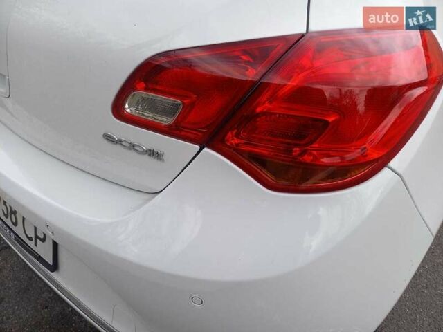 Опель Астра 2013 в Черкассах на Automoto.ua Белый Опель Астра, объемом двигателя 1.4 л и пробегом 171 тыс. км за 7300 $, фото 6 на Automoto.ua