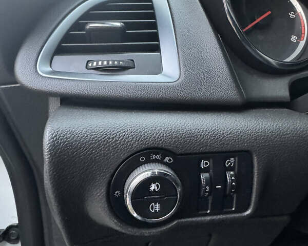 Білий Опель Астра, об'ємом двигуна 2 л та пробігом 286 тис. км за 7400 $, фото 18 на Automoto.ua