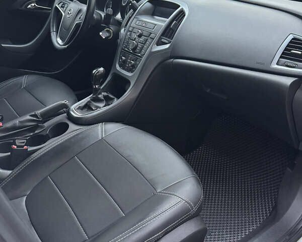 Белый Опель Астра, объемом двигателя 2 л и пробегом 290 тыс. км за 7000 $, фото 10 на Automoto.ua