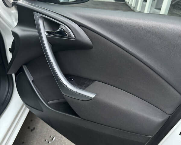 Білий Опель Астра, об'ємом двигуна 2 л та пробігом 286 тис. км за 7400 $, фото 11 на Automoto.ua