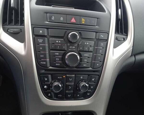 Опель Астра 2013 в Черкассах на Automoto.ua Белый Опель Астра, объемом двигателя 1.4 л и пробегом 171 тыс. км за 7300 $, фото 16 на Automoto.ua