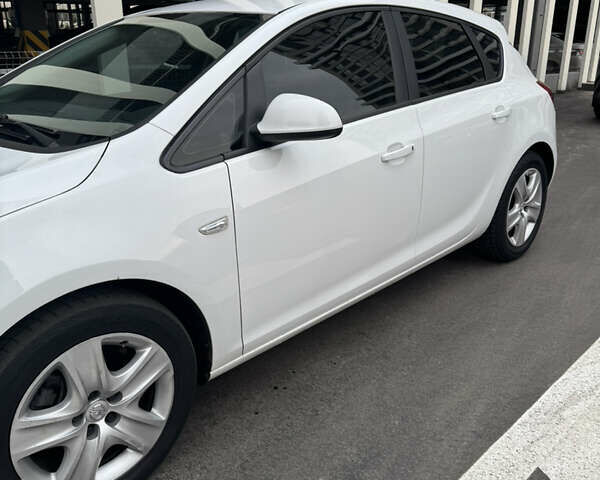 Білий Опель Астра, об'ємом двигуна 2 л та пробігом 286 тис. км за 7400 $, фото 2 на Automoto.ua