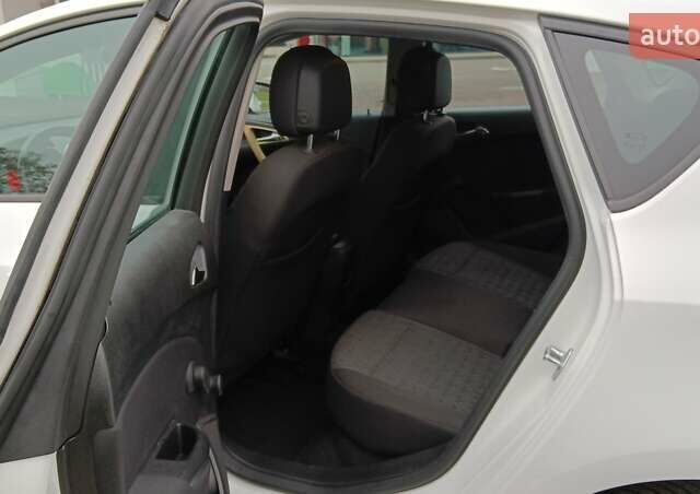 Белый Опель Астра, объемом двигателя 0 л и пробегом 170 тыс. км за 6999 $, фото 23 на Automoto.ua