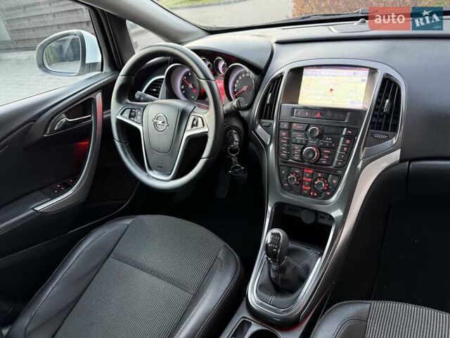 Белый Опель Астра, объемом двигателя 1.7 л и пробегом 219 тыс. км за 8200 $, фото 64 на Automoto.ua