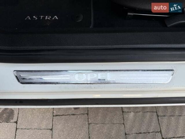 Белый Опель Астра, объемом двигателя 1.7 л и пробегом 219 тыс. км за 8200 $, фото 48 на Automoto.ua