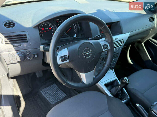 Опель Астра 2014 в Лубнах на Automoto.ua Белый Опель Астра, объемом двигателя 1.6 л и пробегом 230 тыс. км за 5950 $, фото 1 на Automoto.ua