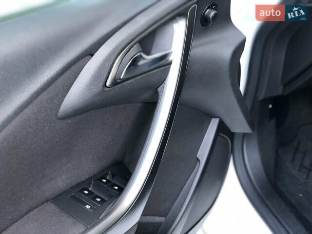 Белый Опель Астра, объемом двигателя 1.6 л и пробегом 160 тыс. км за 9590 $, фото 36 на Automoto.ua