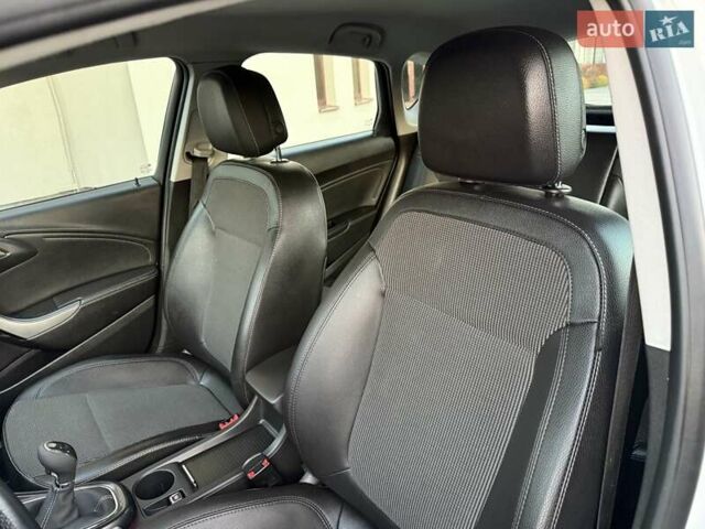 Белый Опель Астра, объемом двигателя 1.7 л и пробегом 219 тыс. км за 8200 $, фото 46 на Automoto.ua