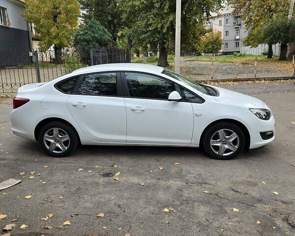 Опель Астра 2017 в Кривом Роге на Automoto.ua Белый Опель Астра, объемом двигателя 1.4 л и пробегом 165 тыс. км за 7700 $, фото 9 на Automoto.ua