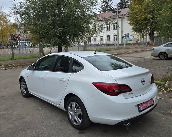 Опель Астра 2017 в Кривом Роге на Automoto.ua Белый Опель Астра, объемом двигателя 1.4 л и пробегом 165 тыс. км за 7700 $, фото 2 на Automoto.ua