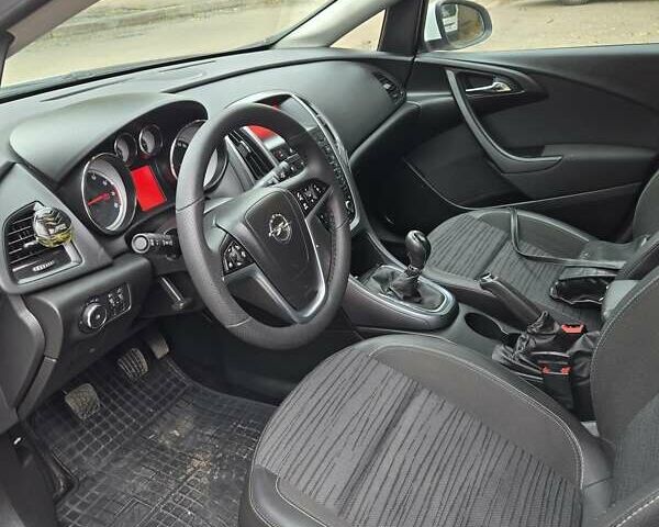 Опель Астра 2017 в Кривом Роге на Automoto.ua Белый Опель Астра, объемом двигателя 1.4 л и пробегом 165 тыс. км за 7700 $, фото 14 на Automoto.ua