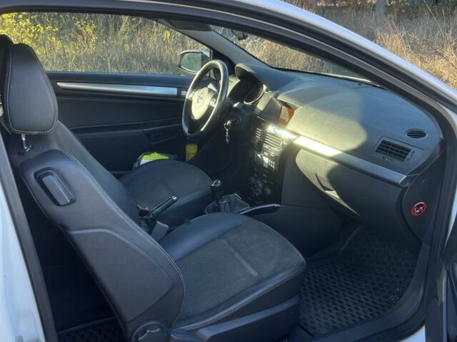 Белый Опель Астра, объемом двигателя 1.7 л и пробегом 245 тыс. км за 6000 $, фото 9 на Automoto.ua